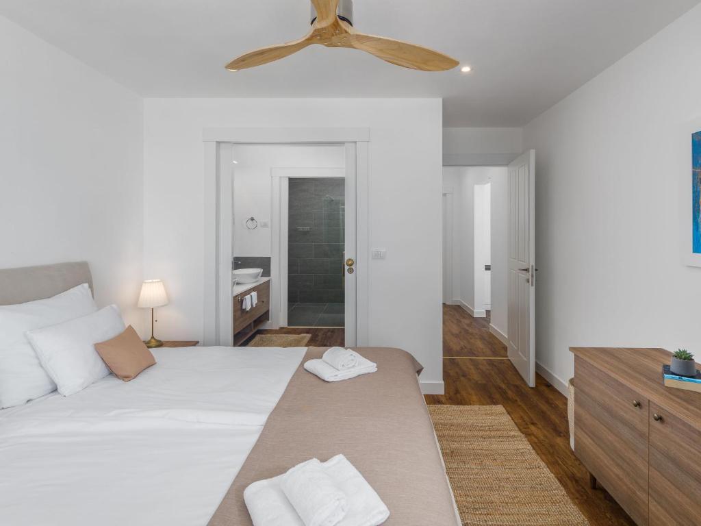 Holiday Home Luxury Beachside Villa Porto Bus-2 by Interhome photo 4