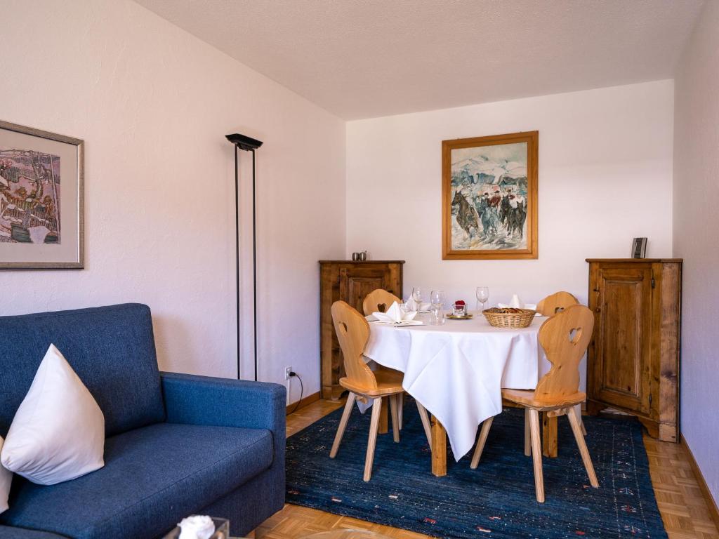 Apartment Chesa Palüdin 8 - Celerina by Interhome photo 3