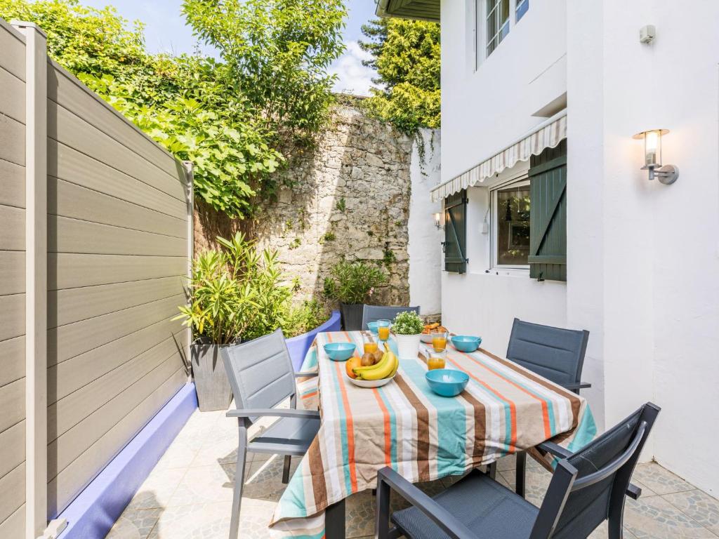 Apartment Jean Jaurès-2 by Interhome