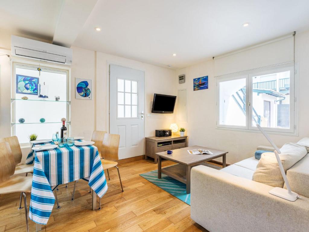 Apartment Jean Jaurès-2 by Interhome photo 3