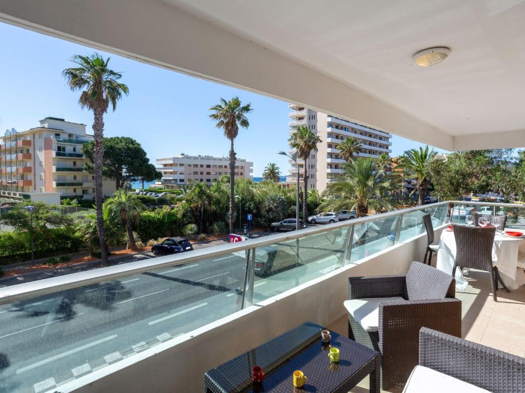 Apartment Les Palmiers-2 by Interhome