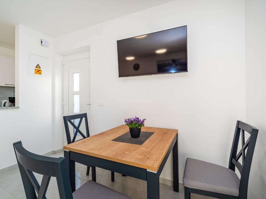 Apartment Ilux-3 by Interhome photo 3