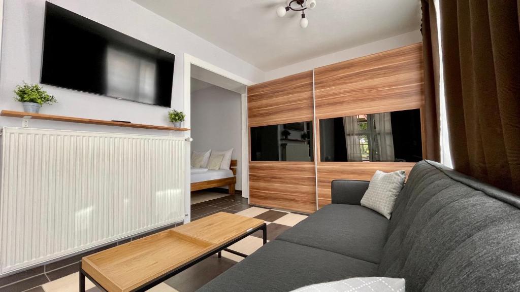 Nanis Hotel & Appartements photo 4