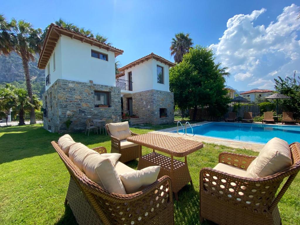 Villa Merry - Dalyan Stonehouse with Palmtrees, 50m to River photo 2