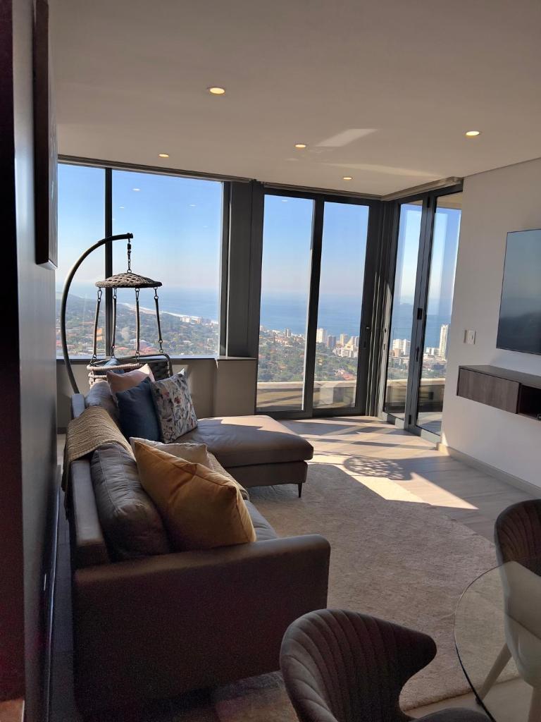 Umhlanga Arch 19th Floor Luxury Ocean View Apartment 1908 - Tap to explore photos