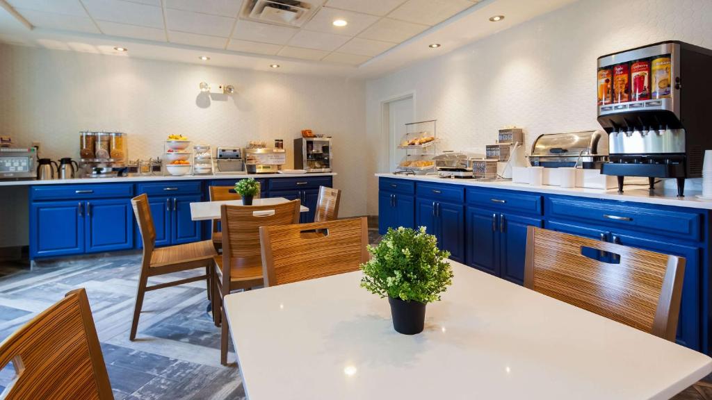 Best Western Plus Newport News photo 4