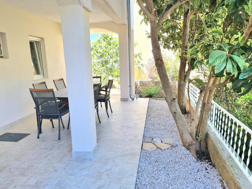 APARTMENT IVANA photo 2