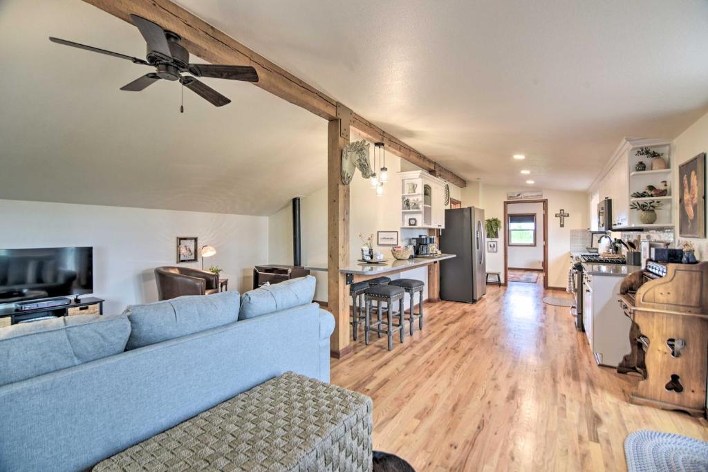 Lovely Barn Loft with Mountain Views on Horse Estate photo 1