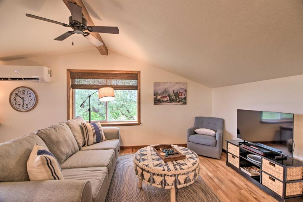 Lovely Barn Loft with Mountain Views on Horse Estate photo 3