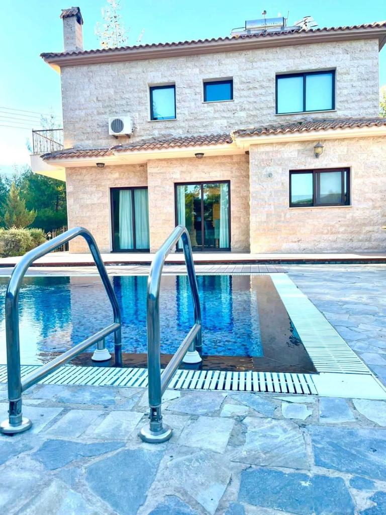 Irinas country home! photo 2