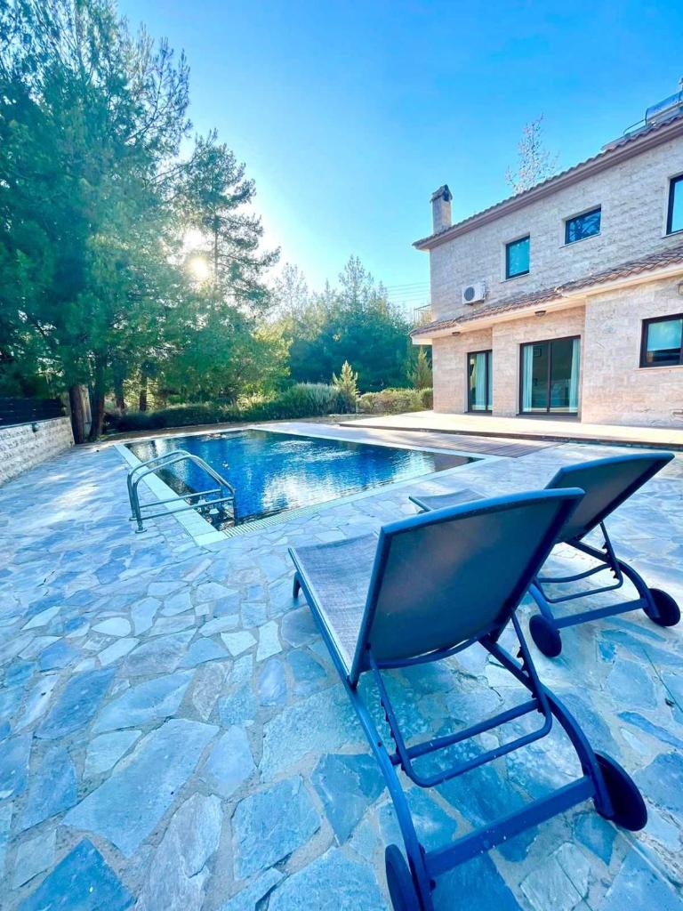 Irinas country home! photo 3