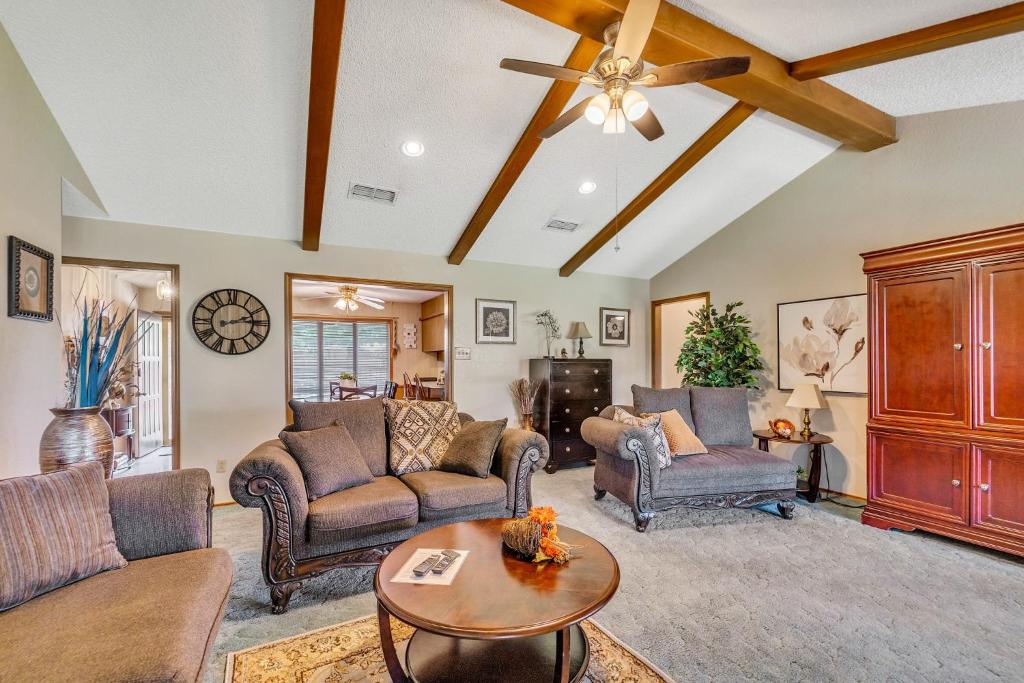 Homestead House - In Shadow Hills Golf Course Division Home photo 4