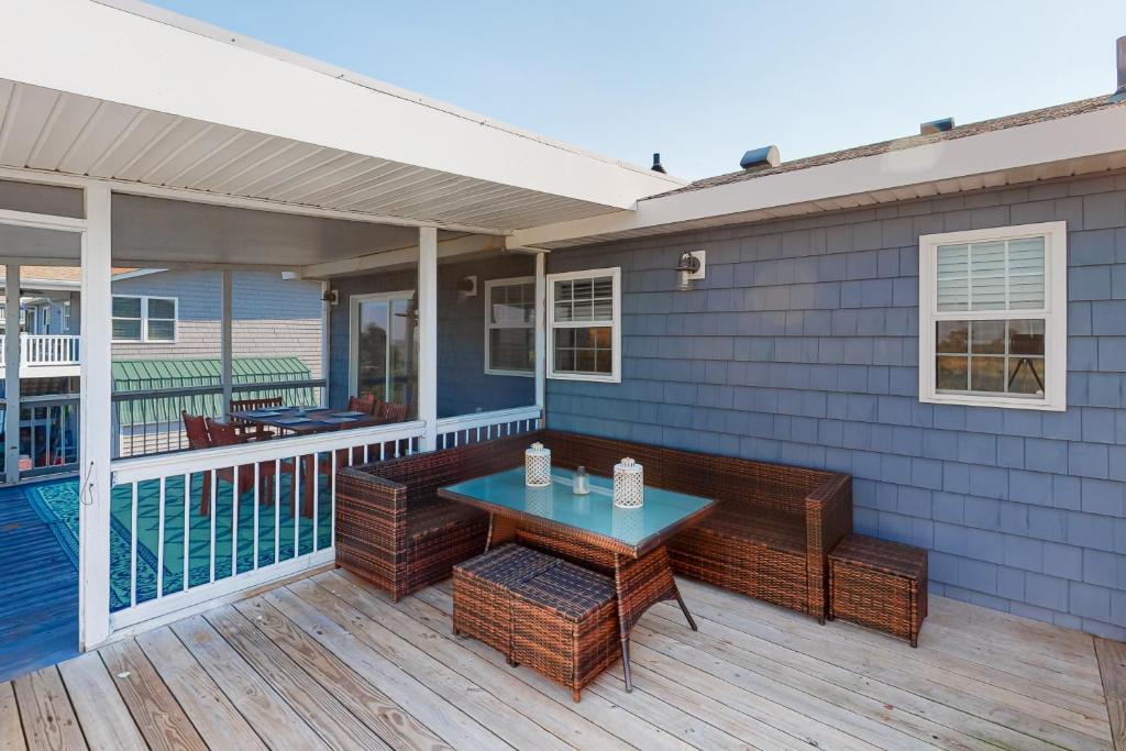 Barefoot Bungalow photo 2