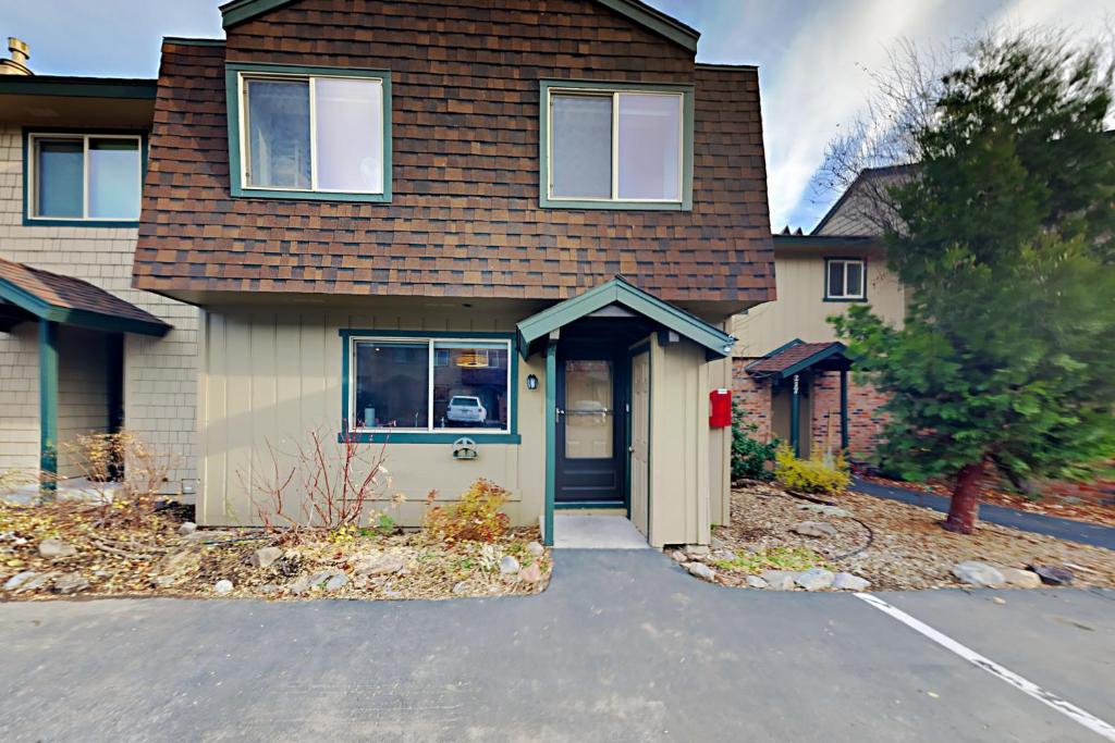 Lake Forest Glen Condos photo 3