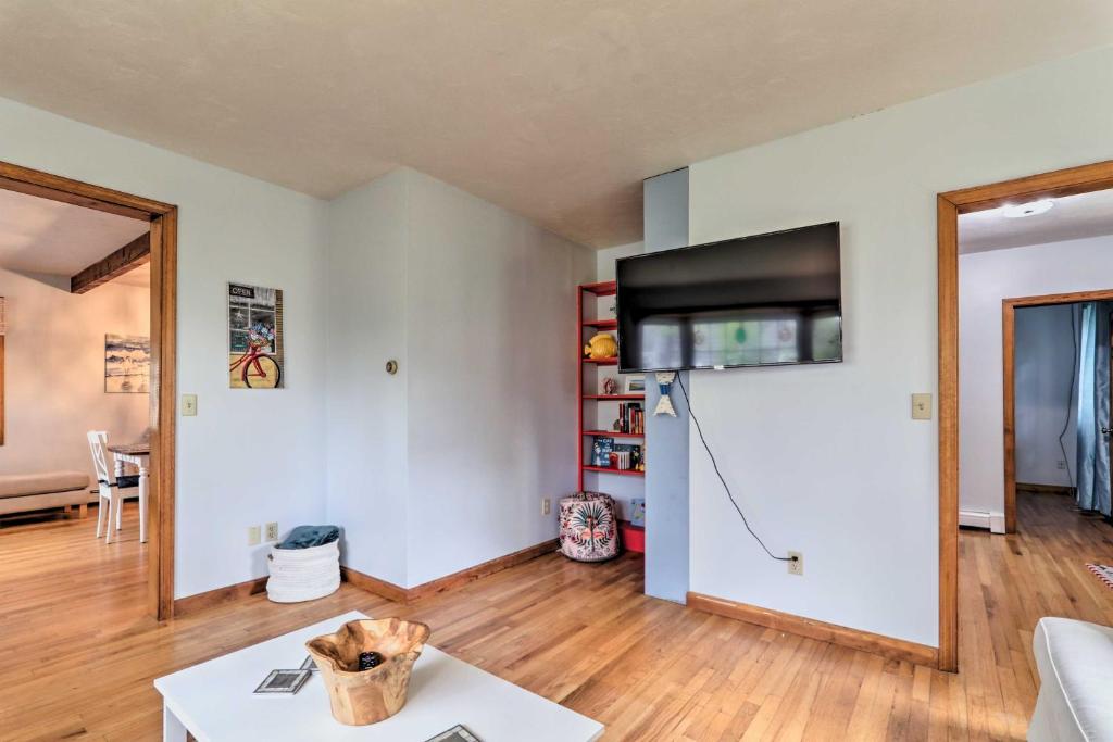 Lovely Hyannis Cottage, Walk to Beach and Main St! photo 4