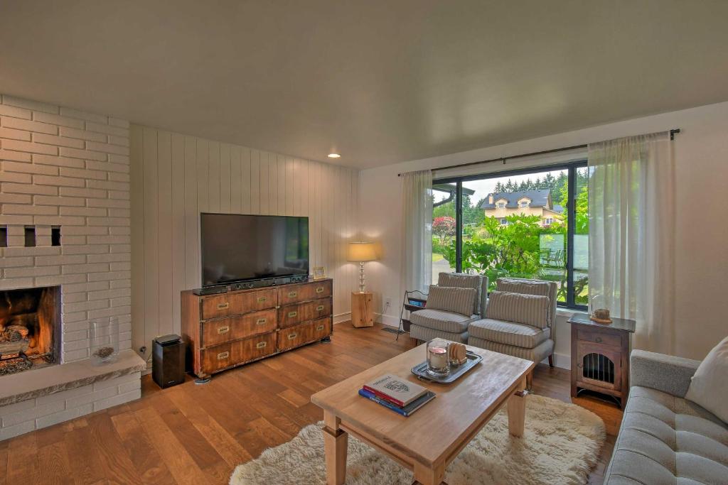 Stylish Olympia Home with Private Boat Dock! photo 2