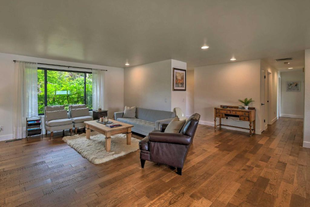 Stylish Olympia Home with Private Boat Dock! photo 4