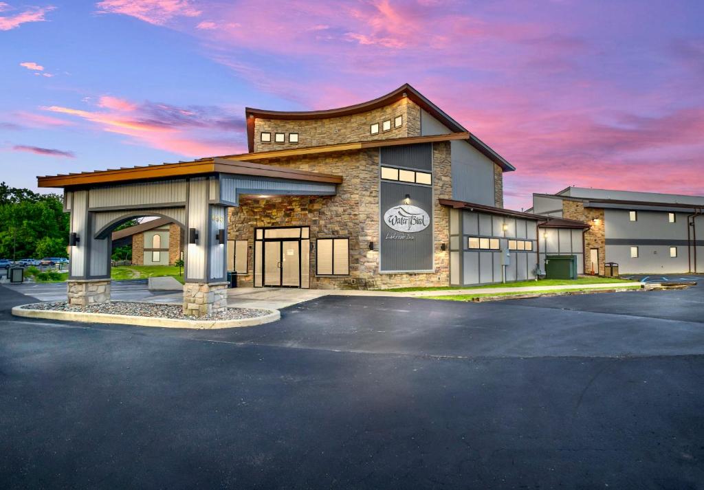Waterbird Lakeside Inn image