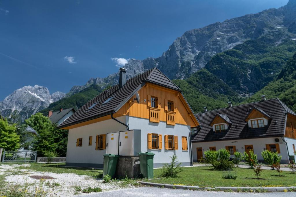 House Parabola photo 1