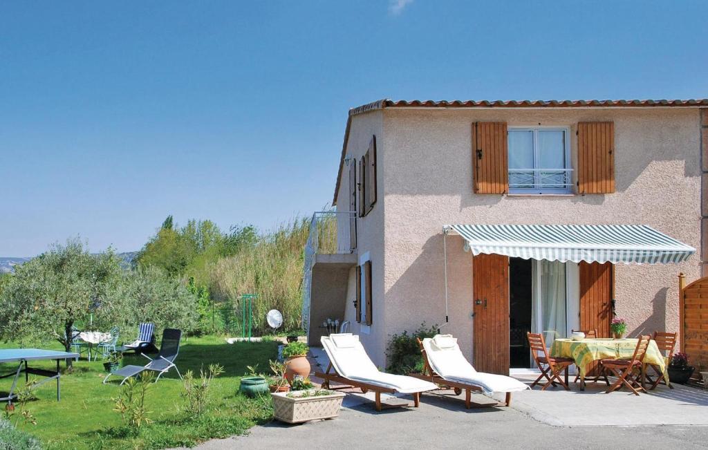 Awesome Apartment In Mallemort With 2 Bedrooms, Outdoor Swimming Pool And Wifi photo 2