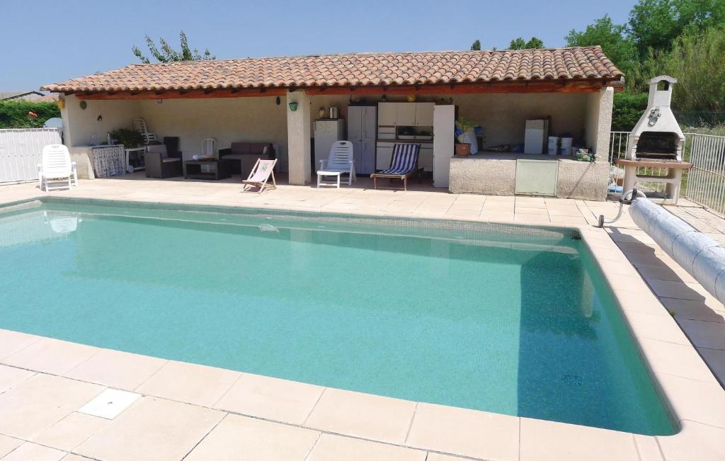 Awesome Apartment In Mallemort With 2 Bedrooms, Outdoor Swimming Pool And Wifi photo 4