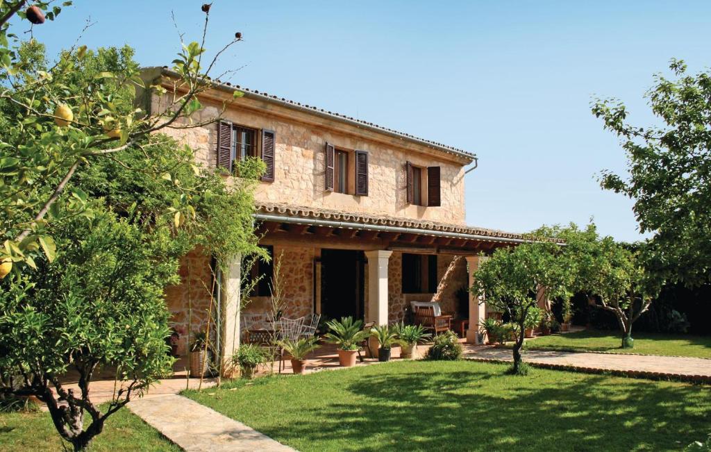 Stunning Home In Algaida With 4 Bedrooms, Wifi And Outdoor Swimming Pool