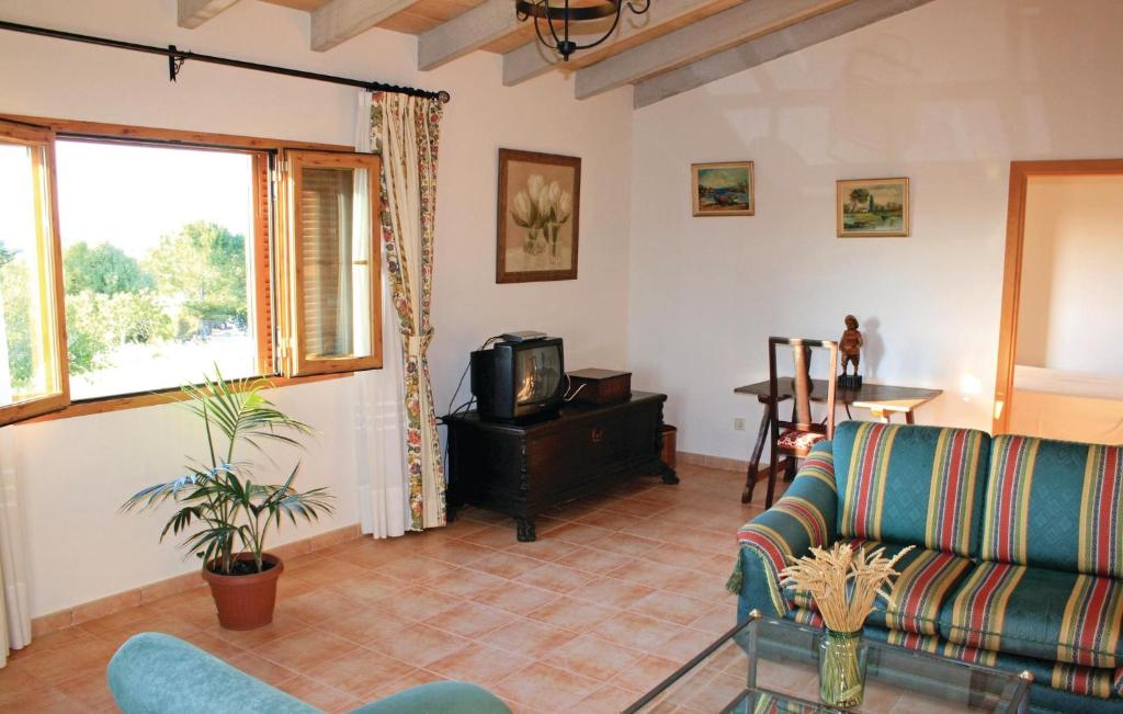 Stunning Home In Algaida With 4 Bedrooms, Wifi And Outdoor Swimming Pool photo 1