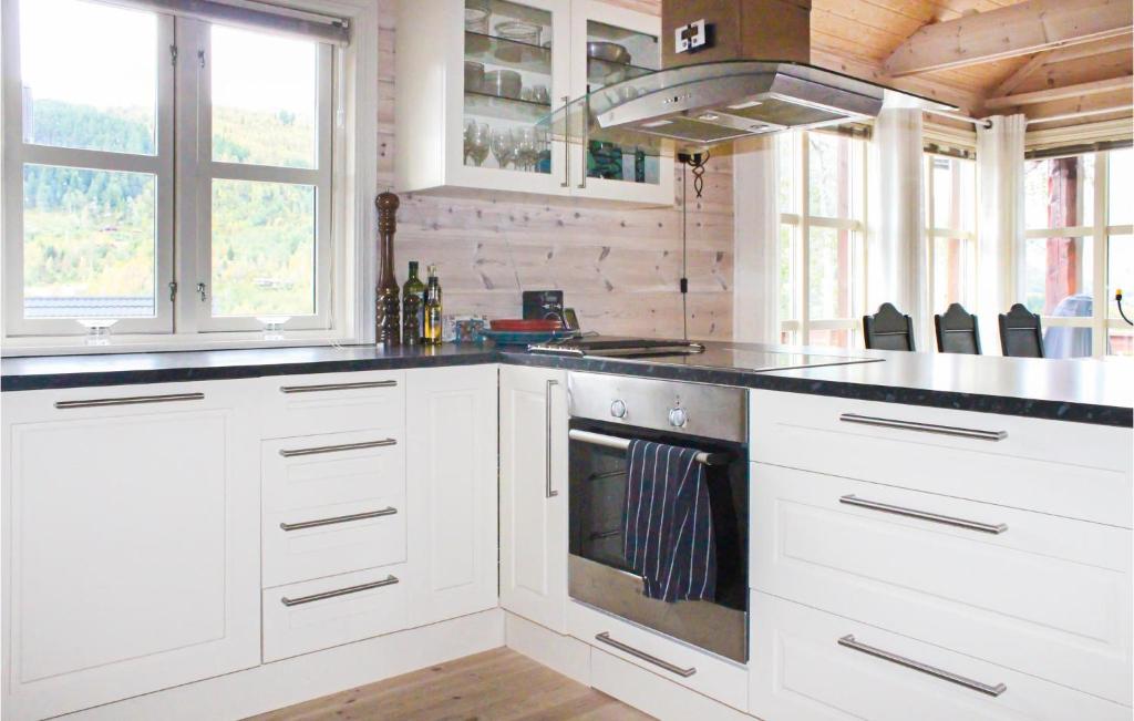 Amazing Home In Sogndal With 4 Bedrooms And Wifi photo 4