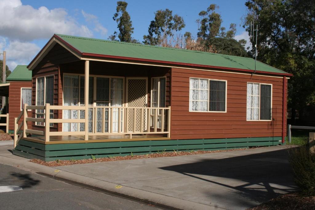Lake Fyans Holiday Park Room Type - One-Bedroom Cabin