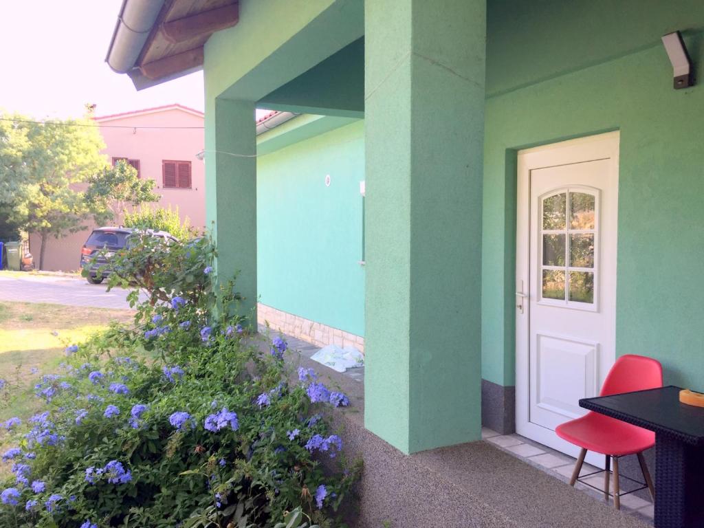 Double room with bathroom, WiFi, airco, parking, washing machine, grill photo 2