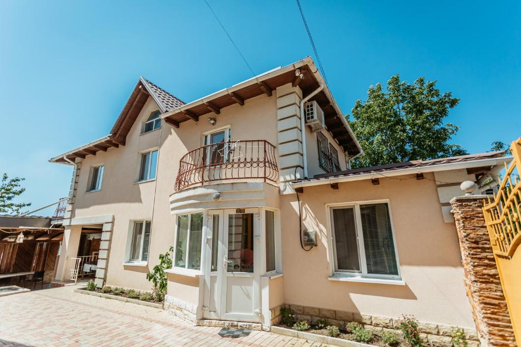 Bright and cozy home with personal terrace photo 4