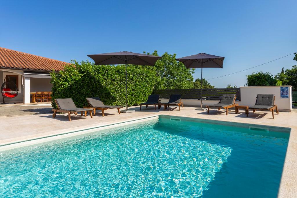 Villa Anavi photo 1