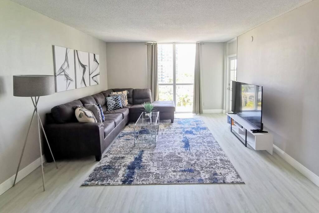 Luxury Stylish Oceanfront 2 bedroom 2 bathroom in HOLLYWOOD FL photo 4