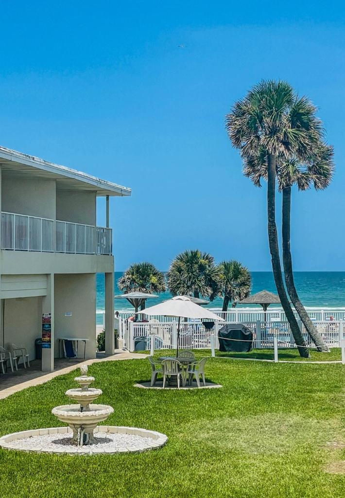 Ocean Court Beachfront Hotel photo 3