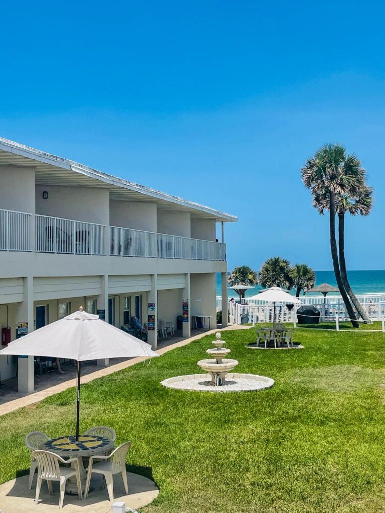 Ocean Court Beachfront Hotel photo 4