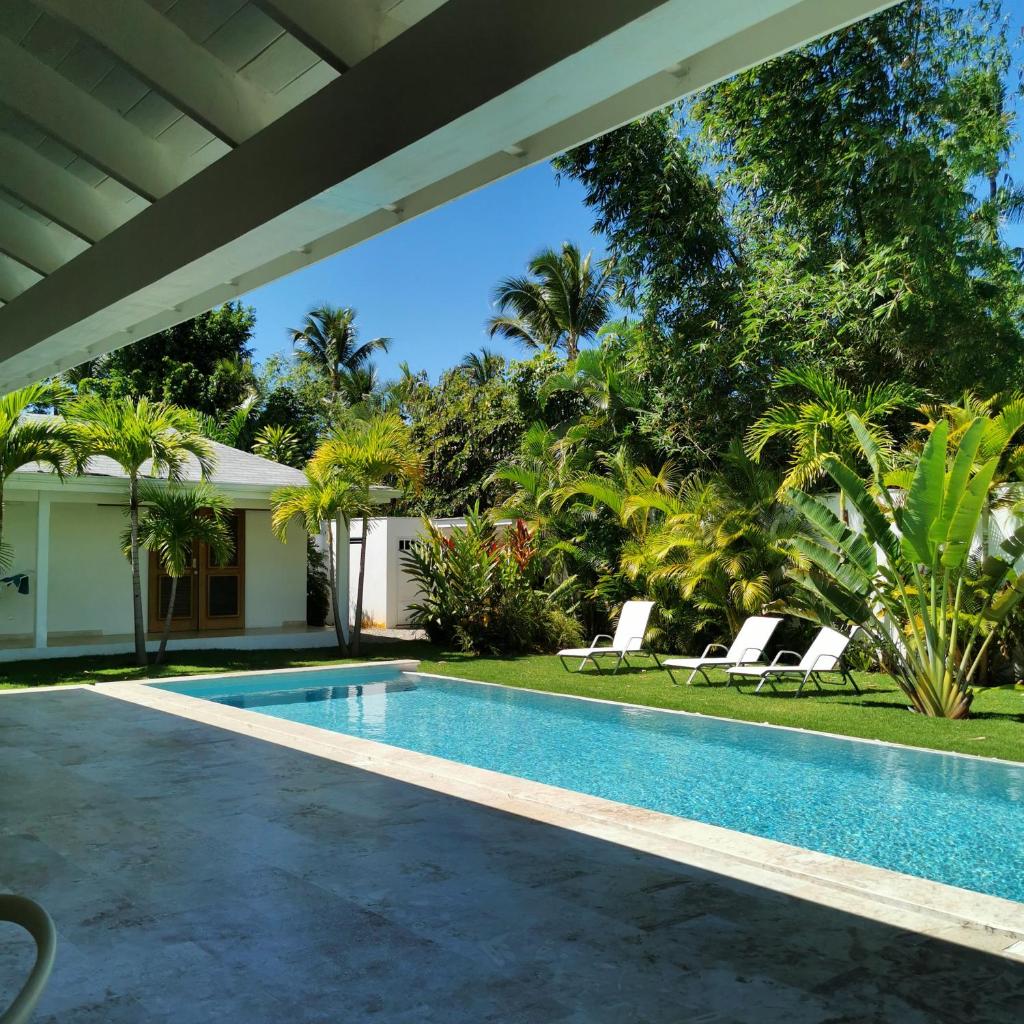 Flor de Coco, Villa neuve, 5 chambres, 5 salles de bains et grande piscine à 250 mètres de la plage photo 2