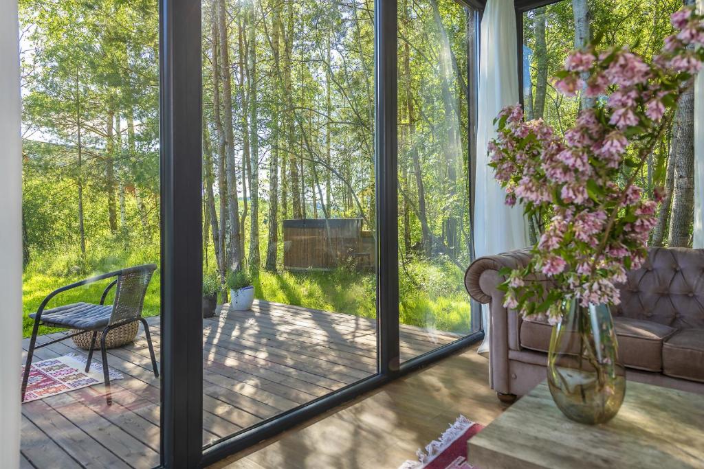 Modern and specious riverside cabin with hot tub photo 2