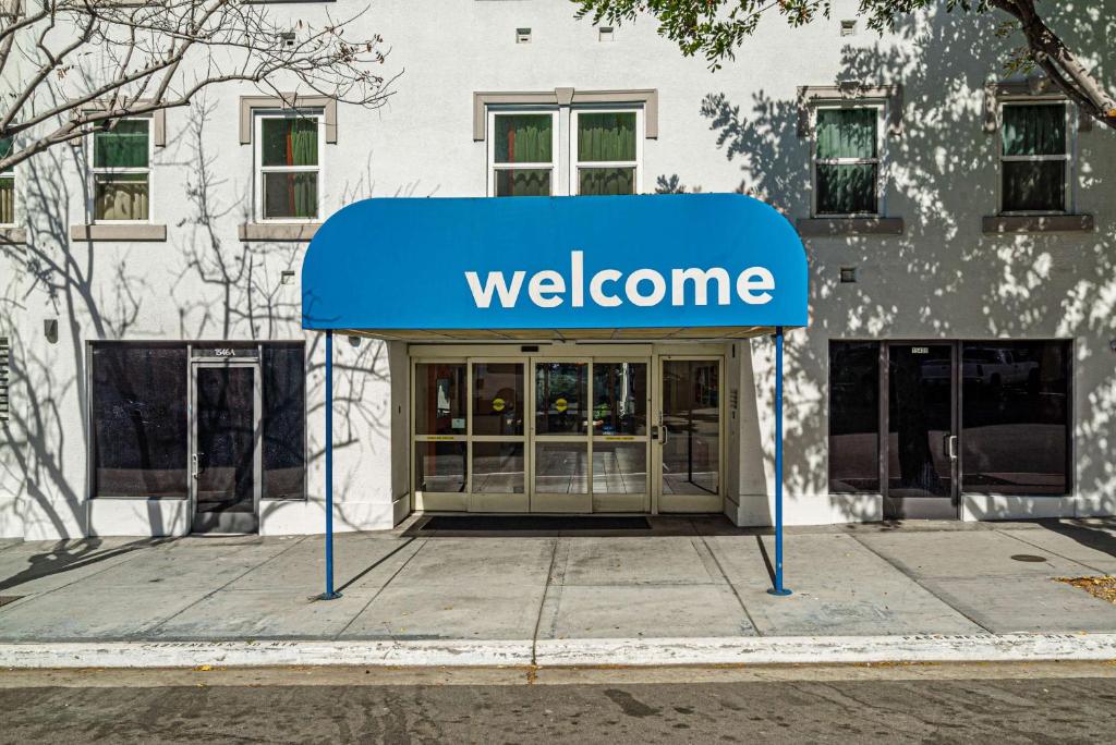Motel 6 San Diego, CA - Downtown image
