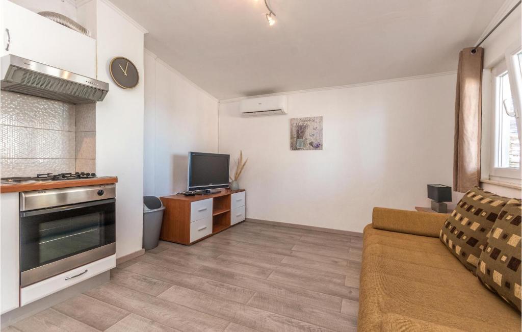 Beautiful Apartment In Nevidane With 1 Bedrooms And Wifi photo 3