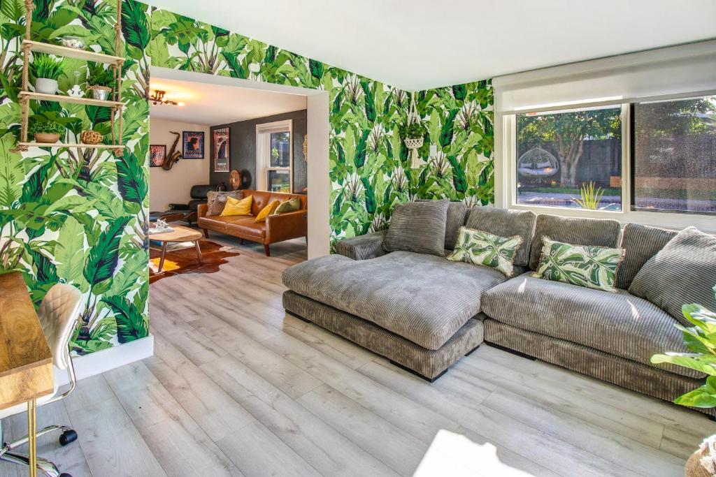 Private Heated Pool Oasis Pet-Friendly Retreat Short or long Stays Sleeps 2-8 Ppl photo 2