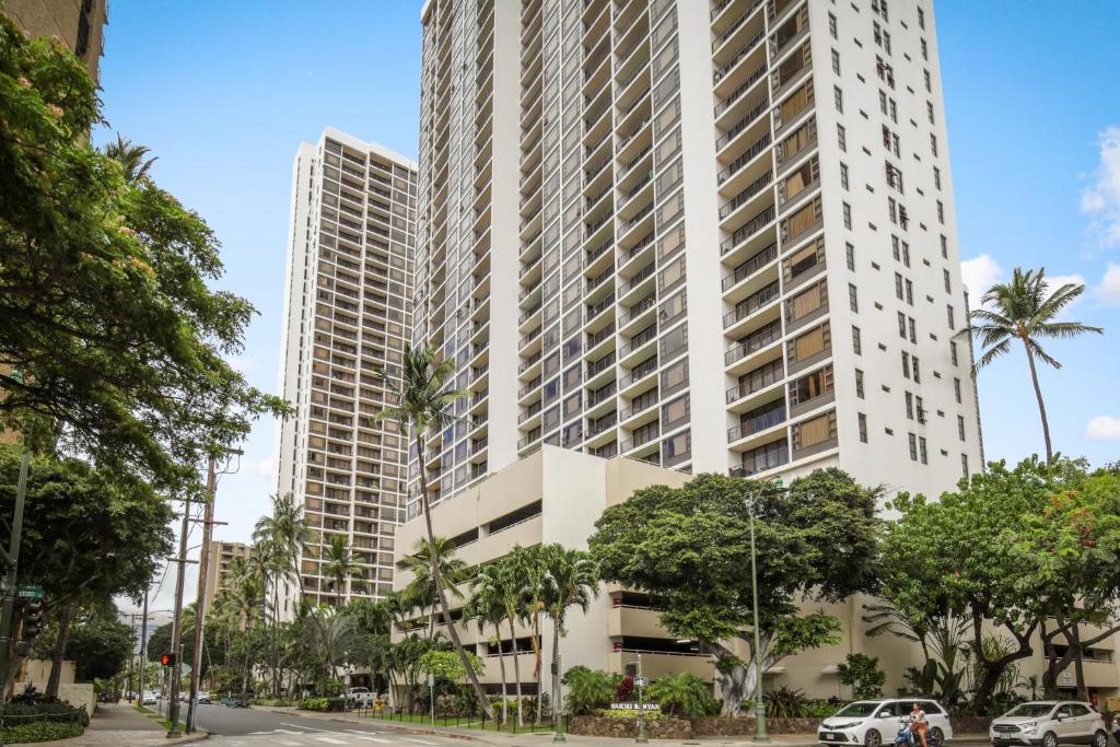 Aston at the Waikiki Banyan image