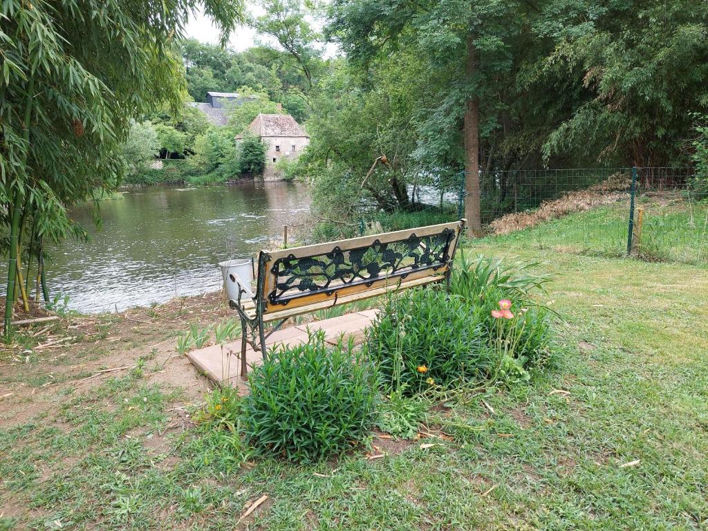 Gite 3 étoiles, Maison spacieuse en bord de rivière