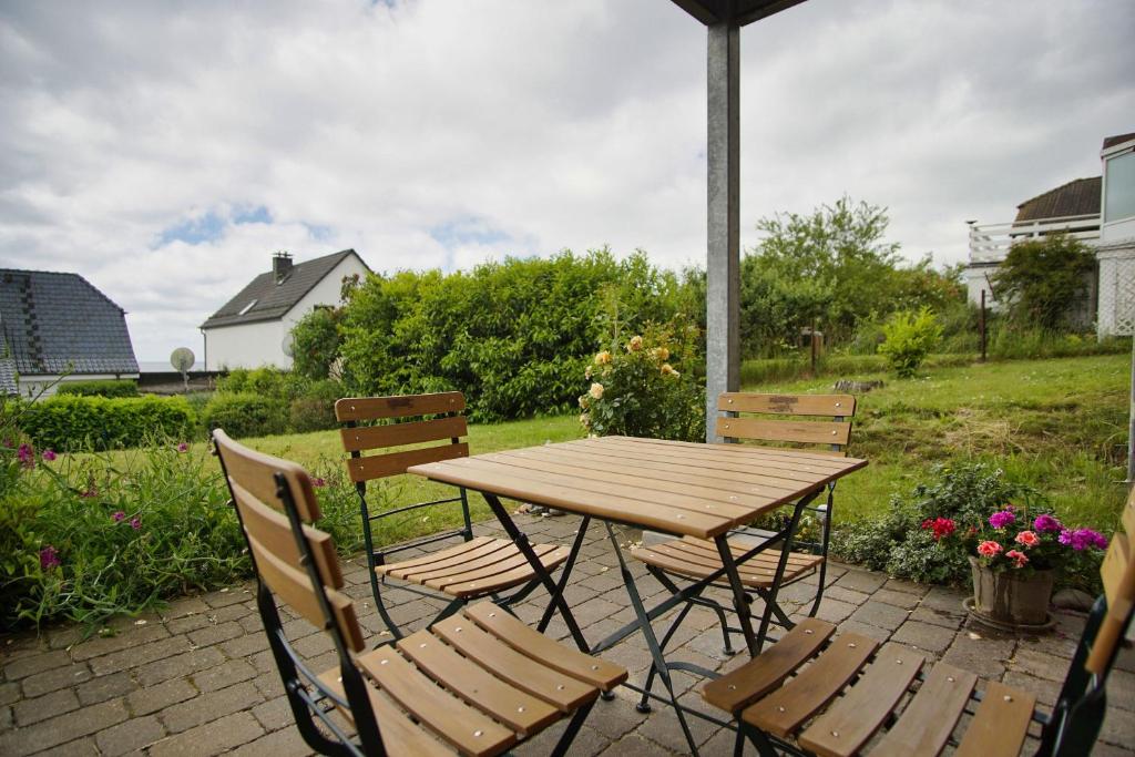 idyllsiche Lage, Ferienwohnung mit Terrasse, Meerblick - Haus Sonnenblume FeWo 04 photo 3