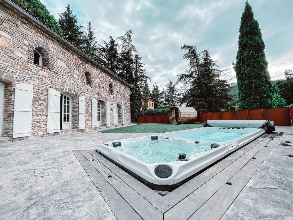 Mas du dragon - 8 personnes- Jacuzzi Piscine chaufée photo 3
