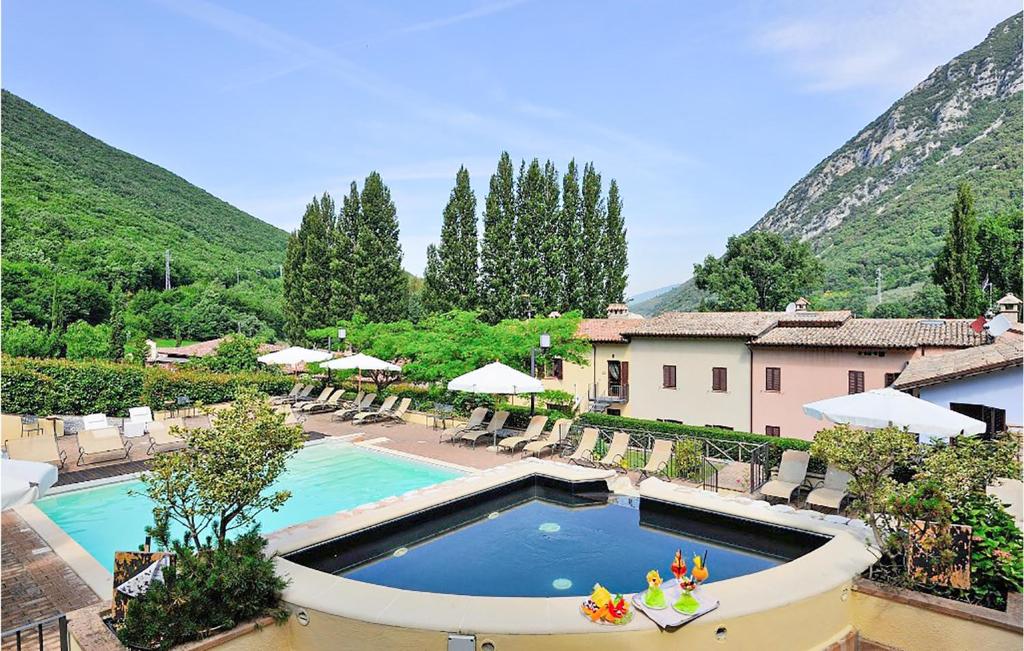 Amazing Apartment In Foligno With Outdoor Swimming Pool, Wifi And 2 Bedrooms