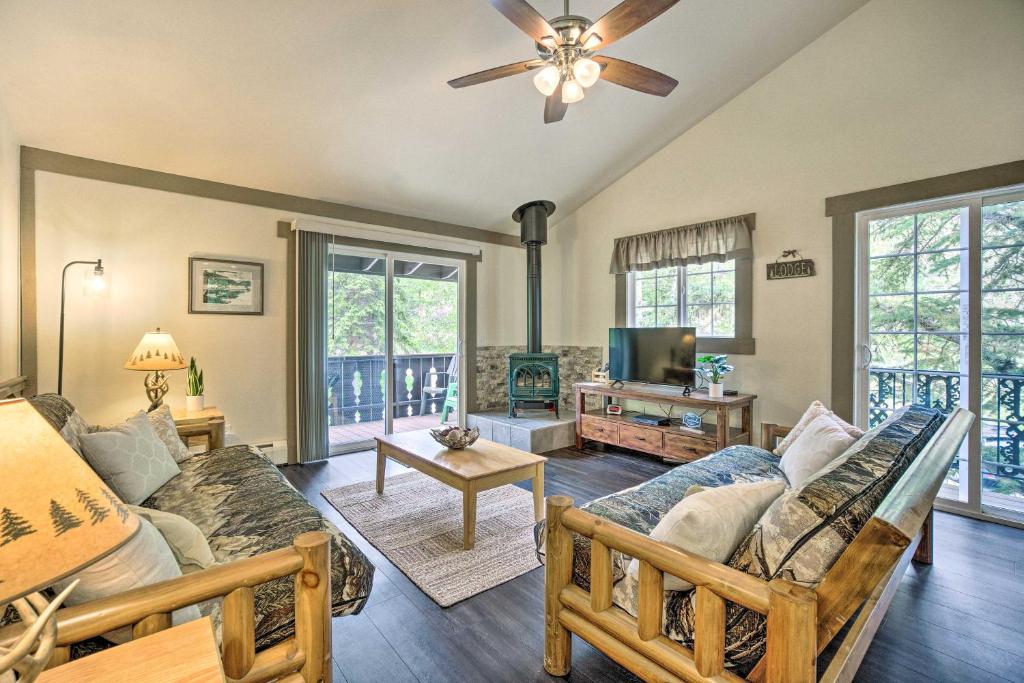 Cozy Condo on Fall River - 1 Mile to RMNP Gate! photo 1