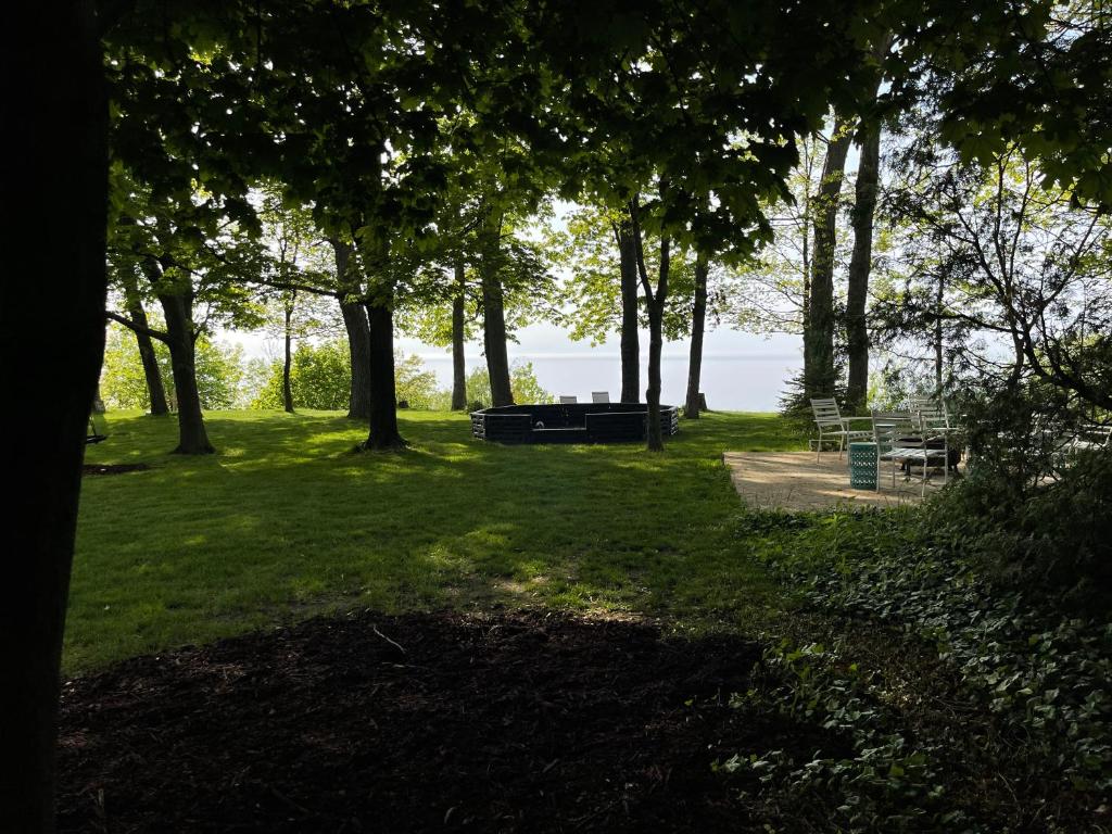 All the Waters Retro Home on Lake Michigan- Your Own PRIVATE BEACH photo 3