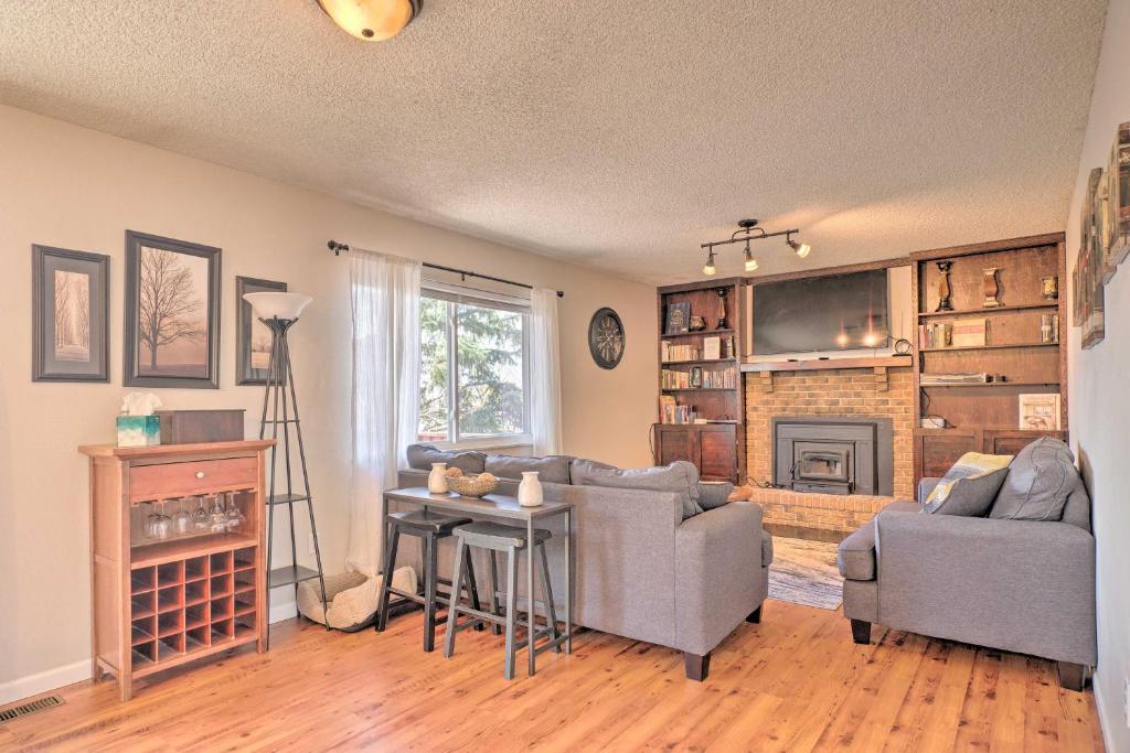 Lovely Colorado Springs Home Mtn Views and Hot Tub! photo 2