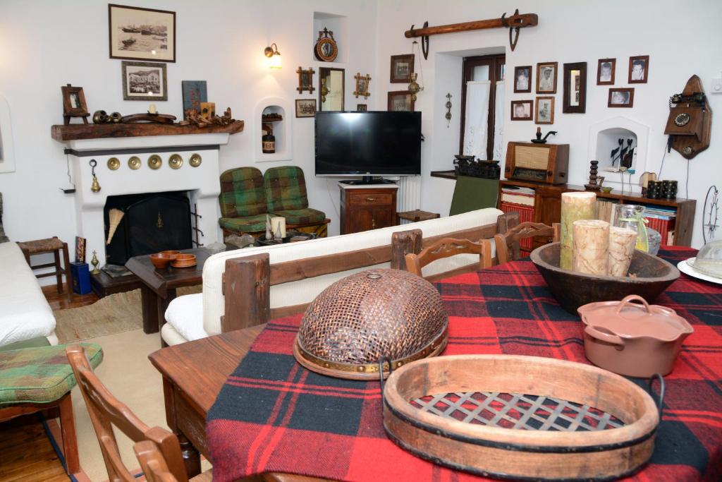Noula's and Giorgos' Cottage in Desfina village- near Delphi photo 1