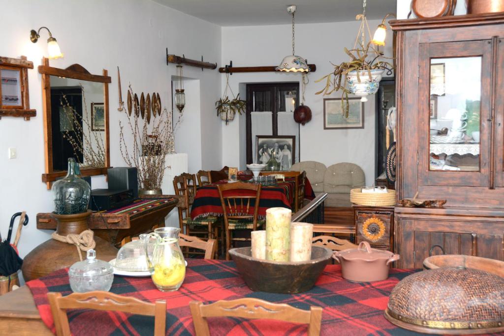 Noula's and Giorgos' Cottage in Desfina village- near Delphi photo 2